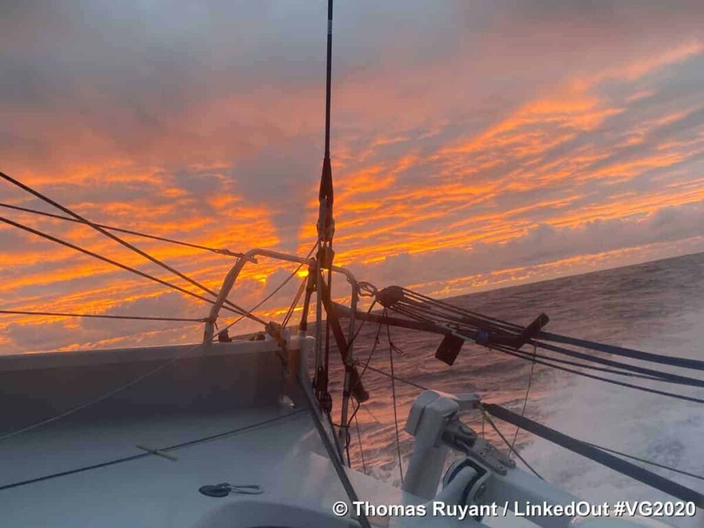 photo FB coucher de soleil 2 1024x768 - Vendée Globe : 33 navigateurs font le tour du monde en solitaire