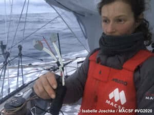 réaparations 300x225 - Vendée Globe : 33 navigateurs font le tour du monde en solitaire